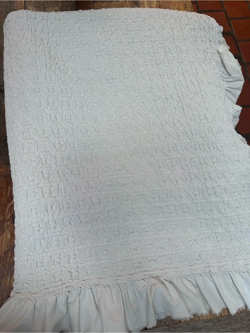 PiuBelle Linen coverlet with soft ruffle edge , size king